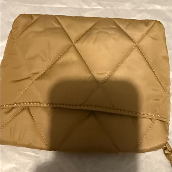 Vera Bradley Gold Quilted ultralight Small Flap Hipster purse - Picture 9 of 9